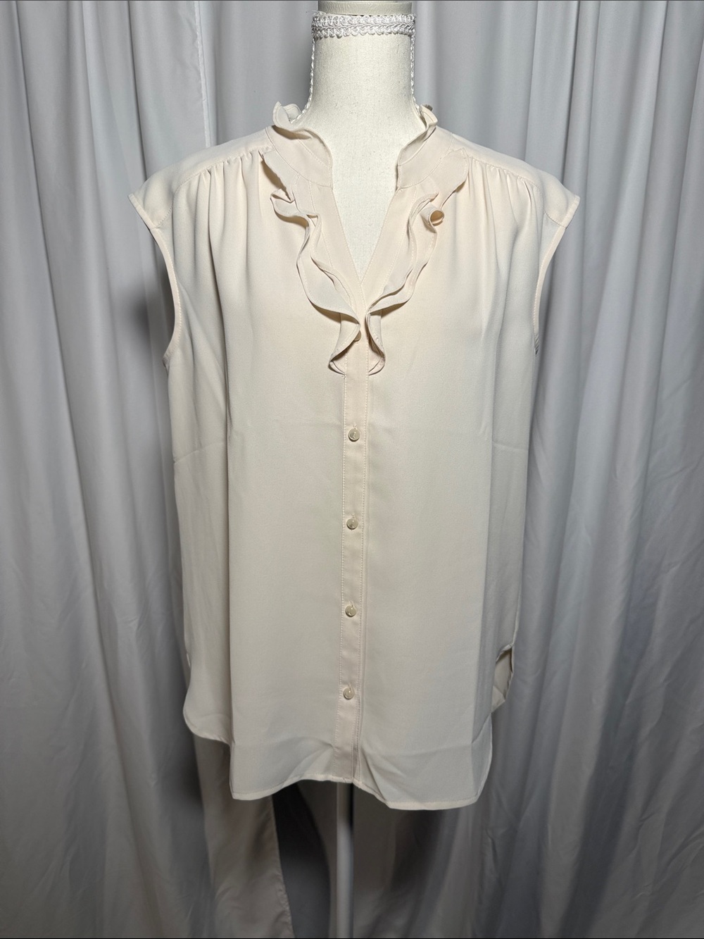 Anne Klein Cream Sleeveless Ruffle-Trim Button Front Blouse